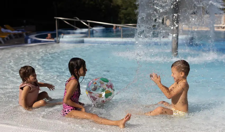 Thermal Hotel Visegrd Visegrd - Augusztus 20. - teljes elrefizetssel (min. 3 j)