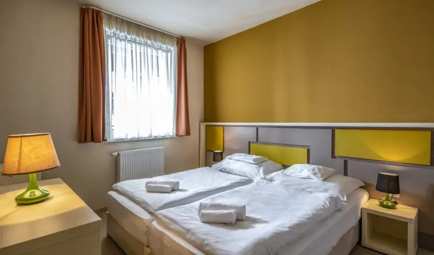 Term�l Apartmanok & Kemping Hark�ny Hark�ny - Augusztus 20. - teljes el�refizet�ssel (min. 3 �j)