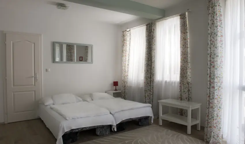 T�-Part Panzi� & Rendezv�nyk�zpont K�szeg - Augusztus 20.