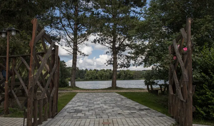 T�-Part Panzi� & Rendezv�nyk�zpont K�szeg - Augusztus 20.