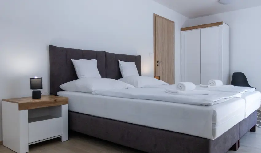 T�-Part Panzi� & Rendezv�nyk�zpont K�szeg - Augusztus 20.