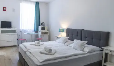 T�-Part Panzi� & Rendezv�nyk�zpont K�szeg