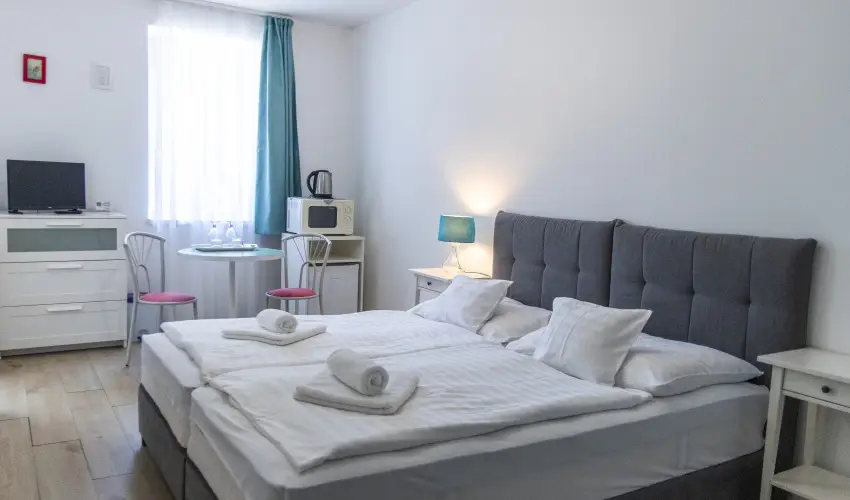 T�-Part Panzi� & Rendezv�nyk�zpont K�szeg - Augusztus 20.