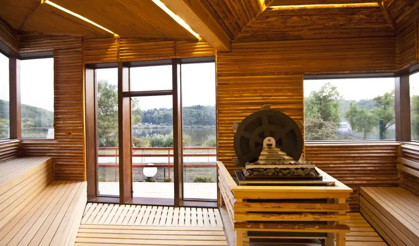 T Wellness Hotel Bnk - Augusztus 20 - hossz htvge