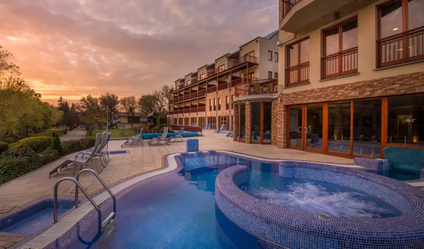 T Wellness Hotel Bnk - Augusztus 20 - hossz htvge