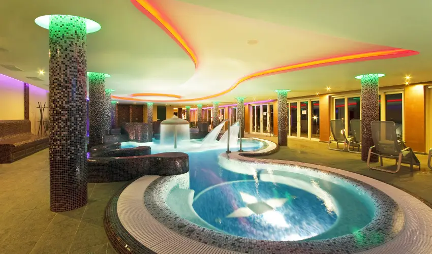 T Wellness Hotel Bnk - Augusztus 20 - hossz htvge