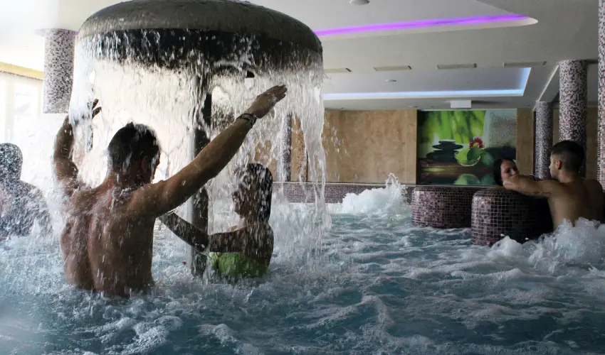 T Wellness Hotel Bnk - Augusztus 20 - hossz htvge