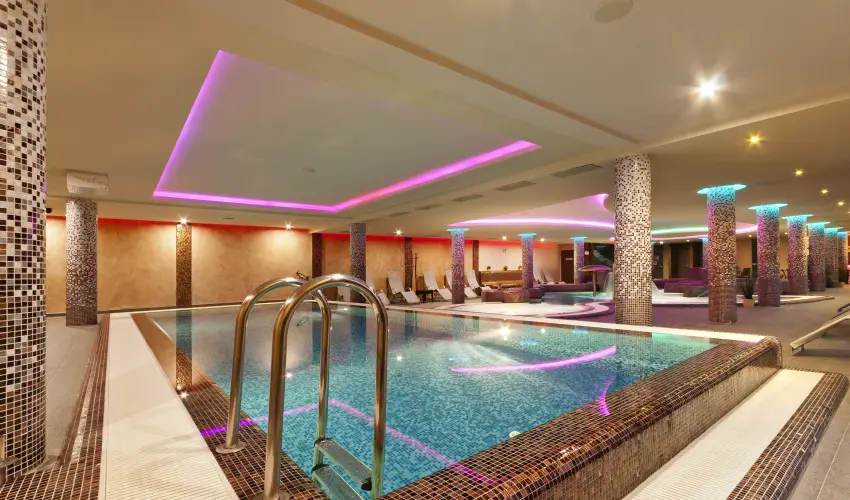 T Wellness Hotel Bnk - Augusztus 20 - hossz htvge