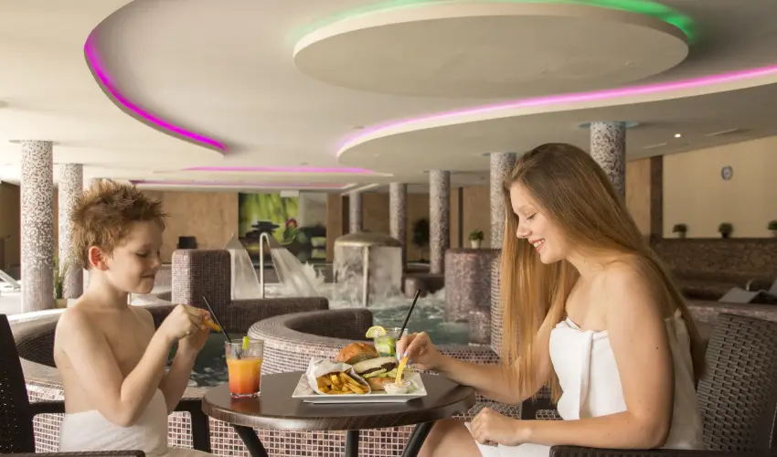 T Wellness Hotel Bnk - Augusztus 20 - hossz htvge