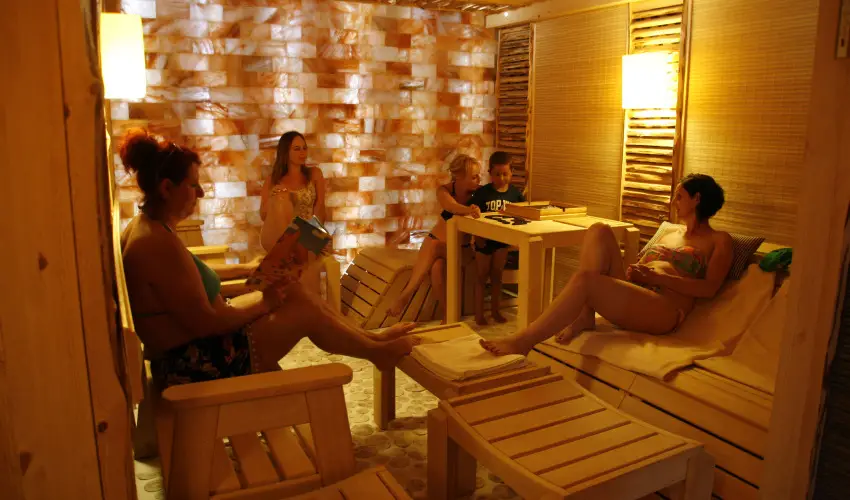 T Wellness Hotel Bnk - Augusztus 20 - hossz htvge