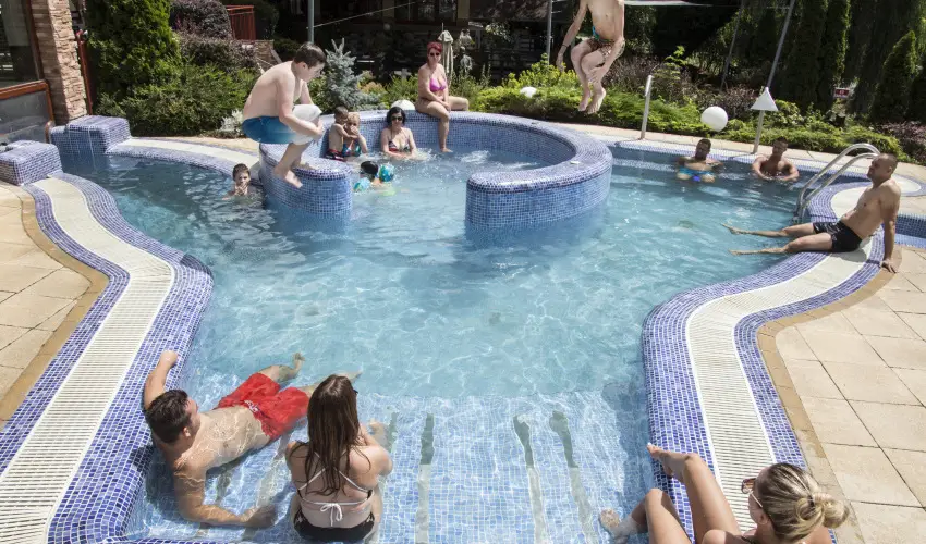 T Wellness Hotel Bnk - Augusztus 20 - hossz htvge