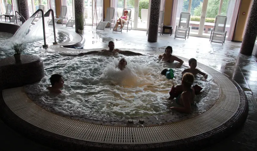 T Wellness Hotel Bnk - Augusztus 20 - hossz htvge