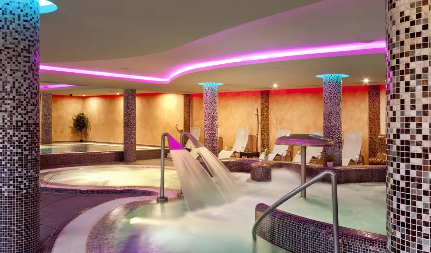 T Wellness Hotel Bnk - Augusztus 20 - hossz htvge