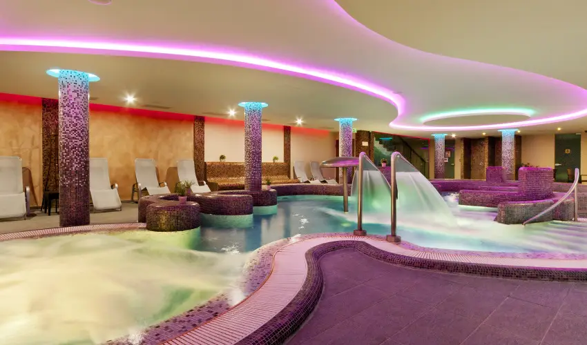 T Wellness Hotel Bnk - Augusztus 20 - hossz htvge