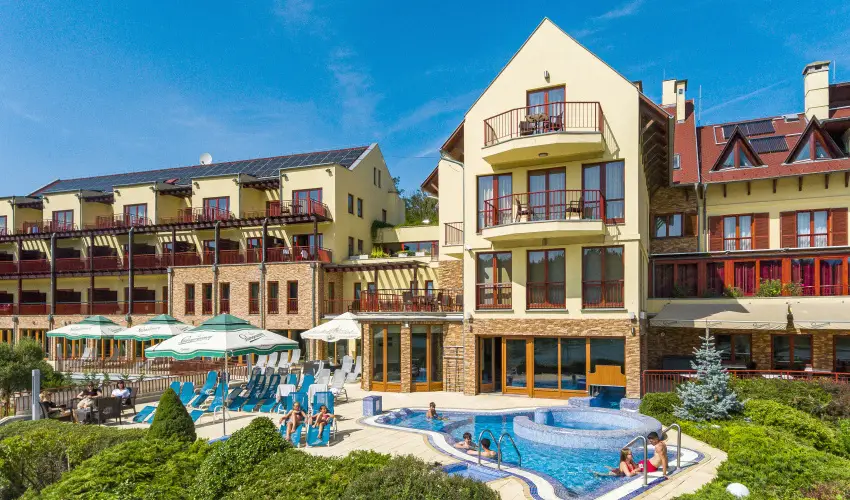 T Wellness Hotel Bnk - Augusztus 20 - hossz htvge