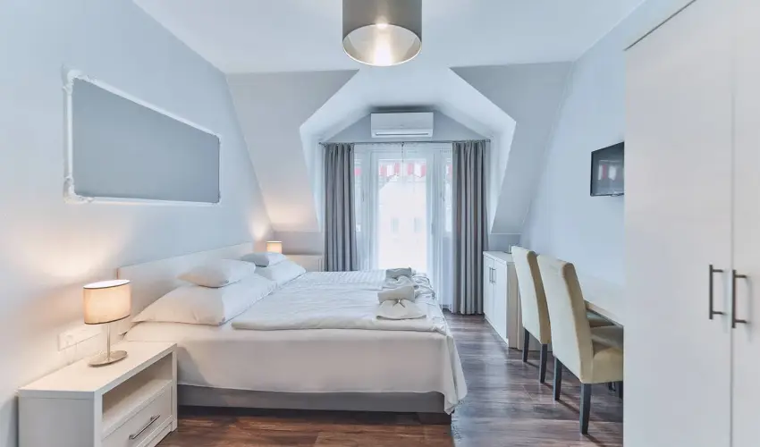 Tokajer Wellness Panzi� Keszthely - Augusztus 20. (min. 2 �j)
