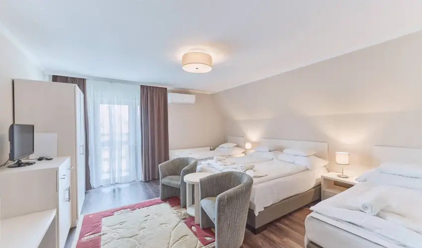 Tokajer Wellness Panzi� Keszthely - Augusztus 20. (min. 2 �j)