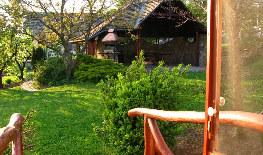 Vadr�zsa Vend�gh�z Szentendre - Augusztus 20. (min. 2 �j)