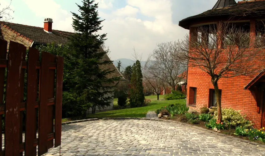 Vadr�zsa Vend�gh�z Szentendre - Augusztus 20. (min. 2 �j)