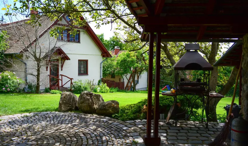 Vadr�zsa Vend�gh�z Szentendre - Augusztus 20. (min. 2 �j)