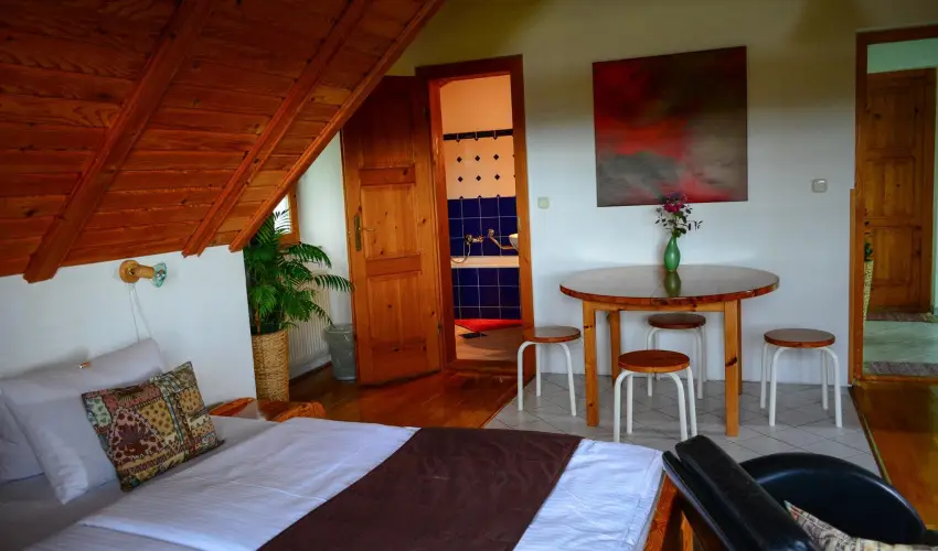 Vadr�zsa Vend�gh�z Szentendre - Augusztus 20. (min. 2 �j)