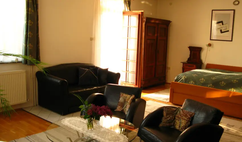 Vadr�zsa Vend�gh�z Szentendre - Augusztus 20. (min. 2 �j)