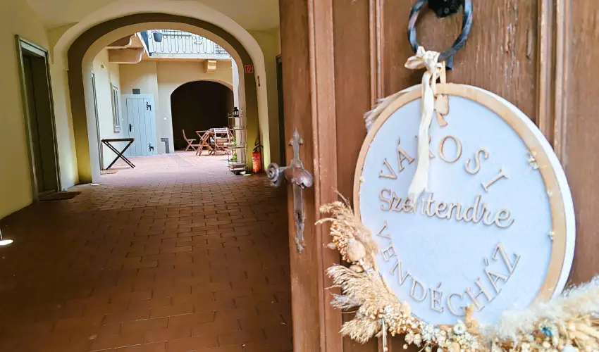 V�rosi Vend�gh�z Szentendre Szentendre - Augusztus 20.