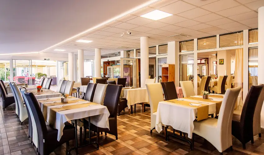 Venus Hotel Zalakaros - Augusztus 20. (min. 3 �j)