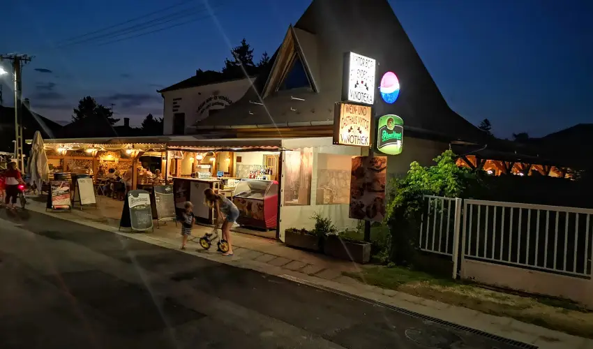 Viktor Bor- s Vendghz Balatonmriafrd - Augusztus 20.