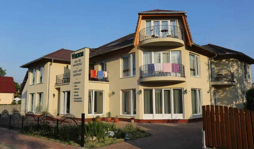 Viktor Bor- s Vendghz Balatonmriafrd - Augusztus 20.