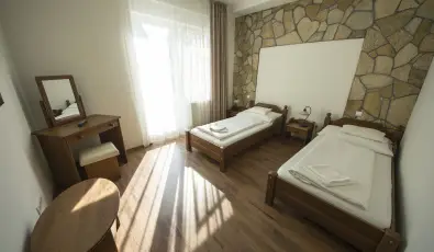 Viktor Bor- s Vendghz Balatonmriafrd