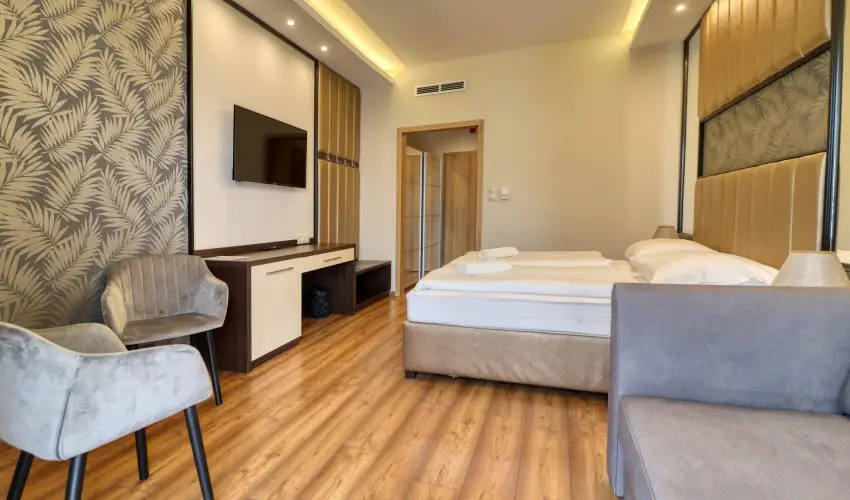 Hotel Villa Park Szilv�sv�rad - Augusztus 20.