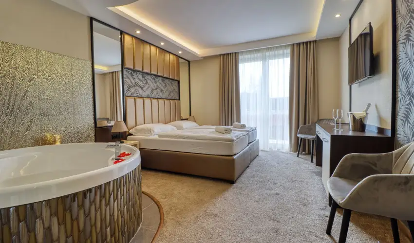 Hotel Villa Park Szilv�sv�rad - Augusztus 20.