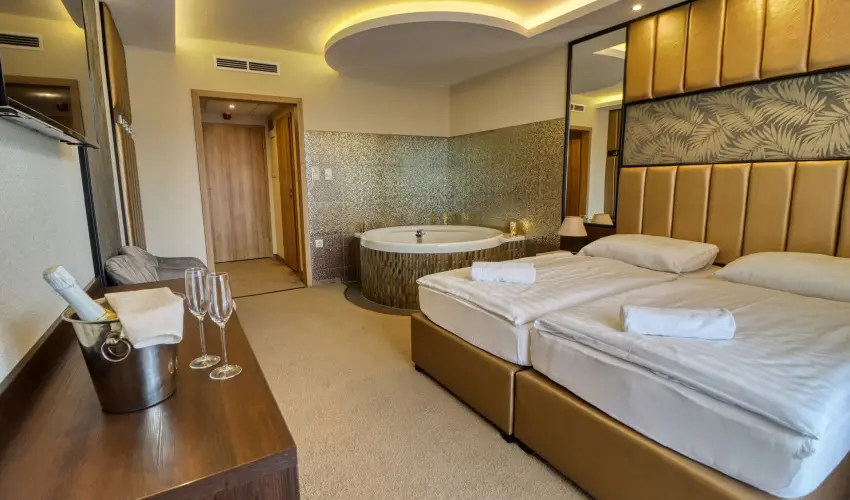 Hotel Villa Park Szilv�sv�rad - Augusztus 20.