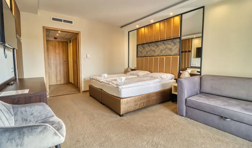 Hotel Villa Park Szilv�sv�rad - Augusztus 20.