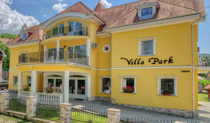 Hotel Villa Park Szilv�sv�rad - Augusztus 20.