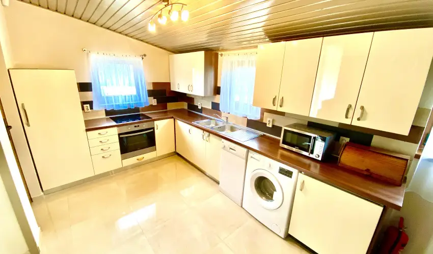 Villa 55 & Pool Sifok - Augusztus 20. (min. 5 j)