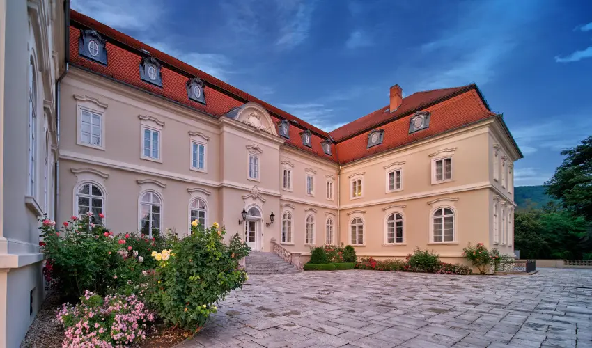 La Contessa Kastlyhotel Szilvsvrad - Augusztus 20. - teljes elrefizetssel