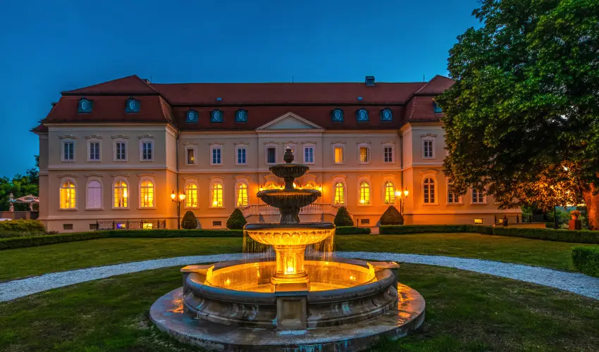 La Contessa Kastlyhotel Szilvsvrad - Augusztus 20. - teljes elrefizetssel