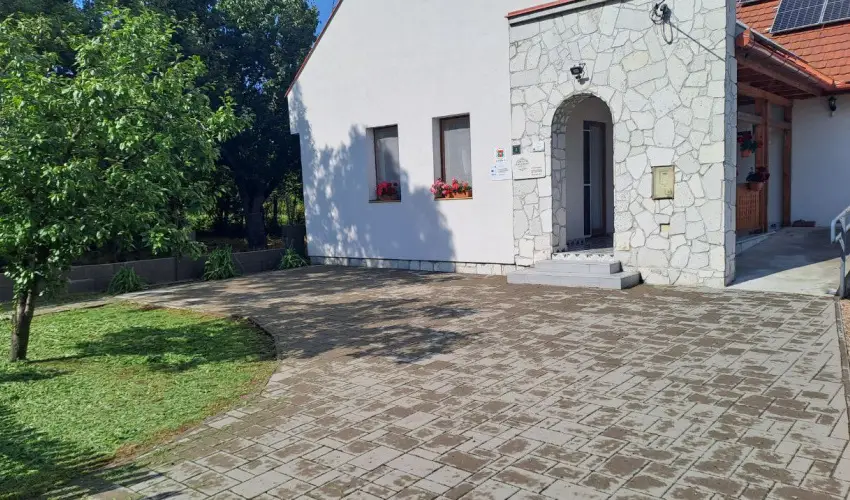 Zempl�ni T�nd�rkert Vend�gh�z F�z�rkoml�s - Augusztus 20. (min. 2 �j)