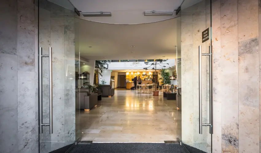 Zenit Hotel Balaton Vonyarcvashegy - Augusztus 20. (min. 2 j)