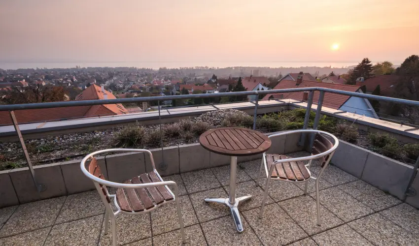 Zenit Hotel Balaton Vonyarcvashegy - Augusztus 20. (min. 2 j)