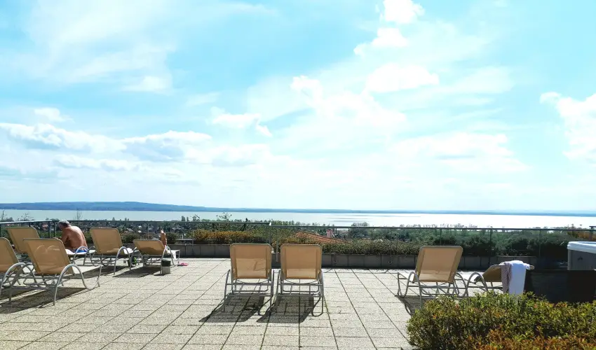 Zenit Hotel Balaton Vonyarcvashegy - Augusztus 20. (min. 2 j)