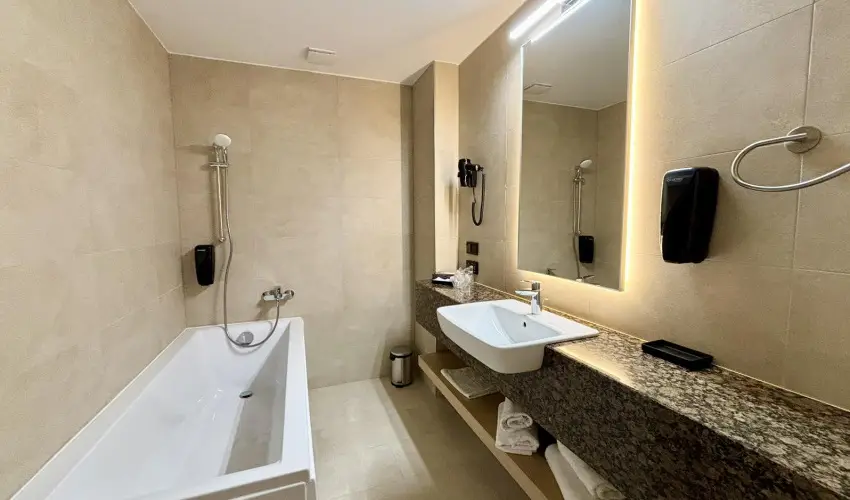 Zenit Hotel Balaton Vonyarcvashegy - Augusztus 20. (min. 2 j)