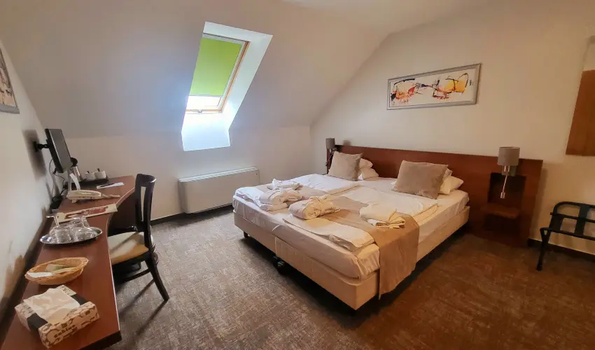 Zenit Hotel Balaton Vonyarcvashegy - Augusztus 20. (min. 2 j)