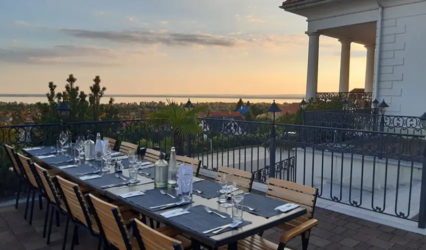 Zenit Hotel Balaton Vonyarcvashegy - Augusztus 20. (min. 2 j)